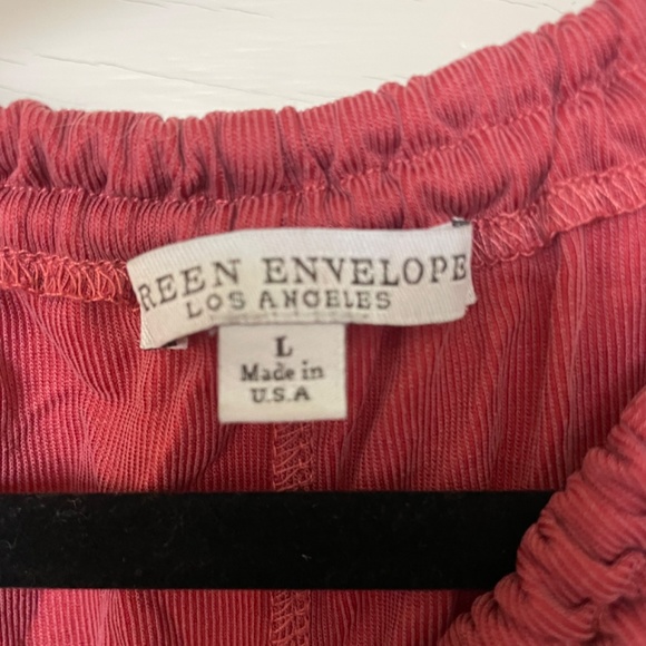 Red tank - Picture 2 of 3